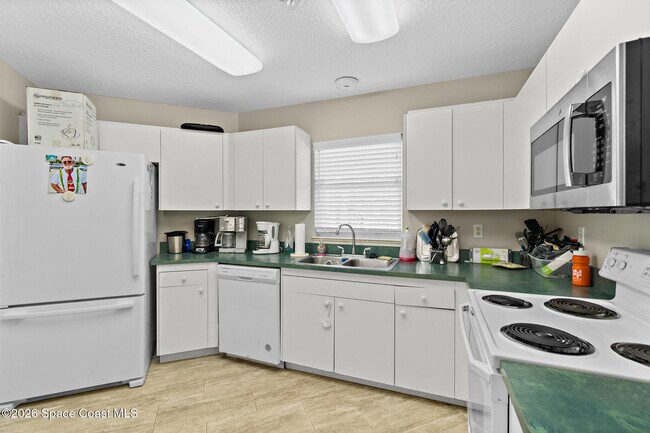 Building Photo - 606 Shorewood Dr