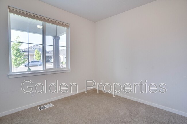 Building Photo - 2172 W Camus Dr