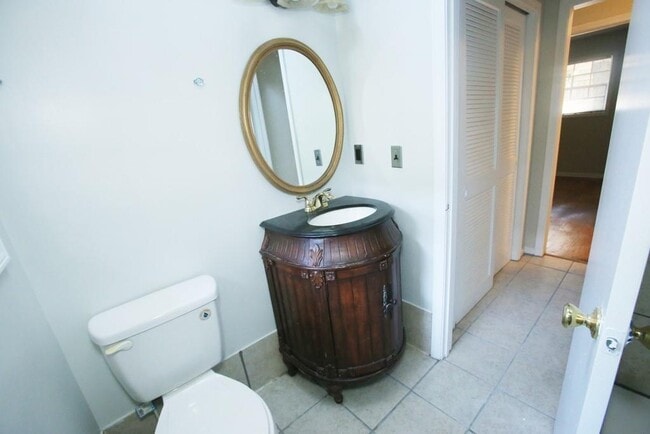 Building Photo - 322 Nelms Ave NE