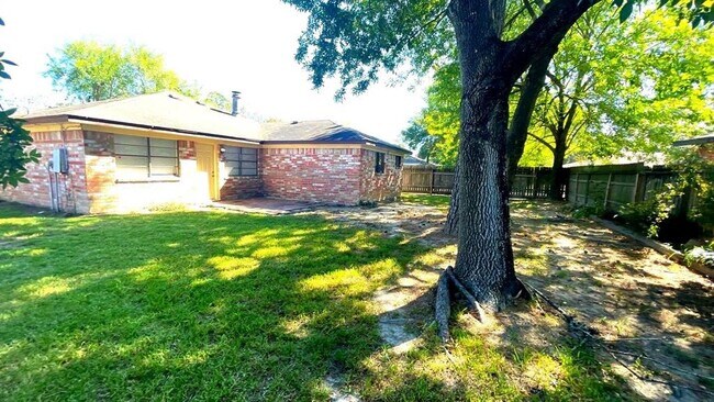 Building Photo - 7214 Foxbend Ln