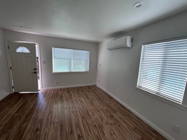 Building Photo - 482 Fuller Ave