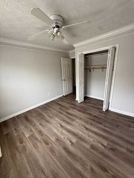 Building Photo - 5600 Sugar Crossing Dr