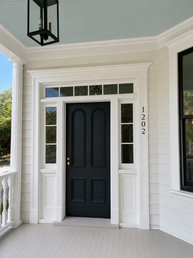 Building Photo - 5 BED | 4 BATH | GATED BACKYARD | MIDTOWN | BRAND NEW RENOVATION