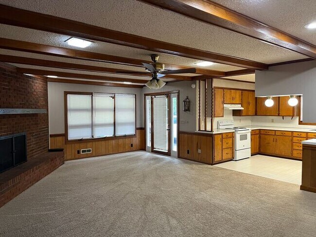 Building Photo - Fantastic