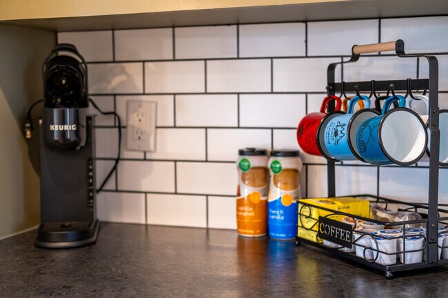 Building Photo - 523 W Vance Dr