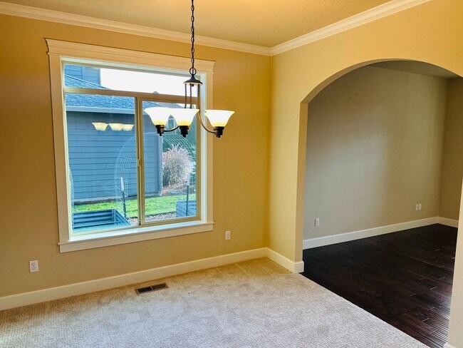 Building Photo - Beautiful Custom Felida Home