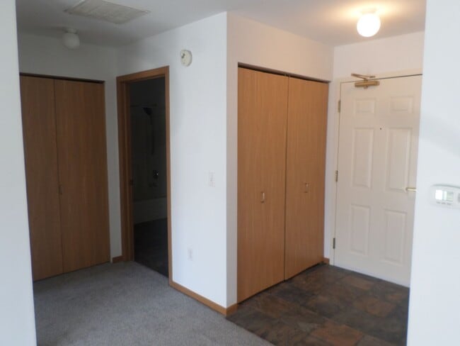 Building Photo - 6935 70th Ct