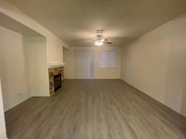 Building Photo - Hesperia- 3 Bedrooms, 2 bathrooms, New pai...