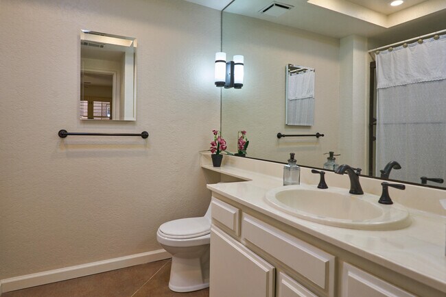 Building Photo - 25 Joya Dr