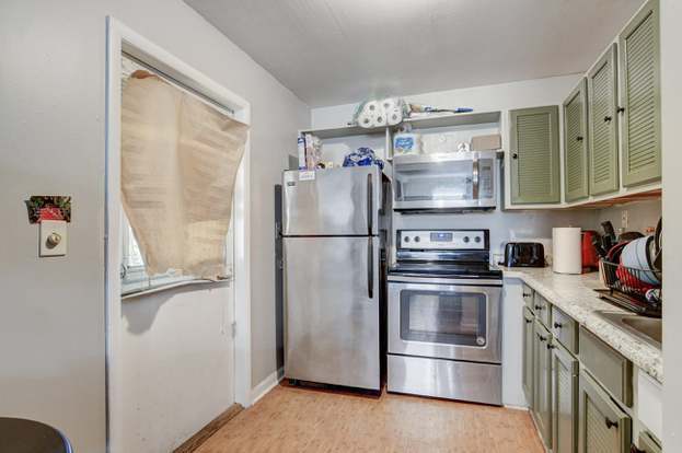 Kitchen - 817 Ridgewood Dr