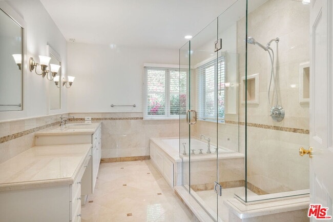 Building Photo - 10521 Rocca Pl