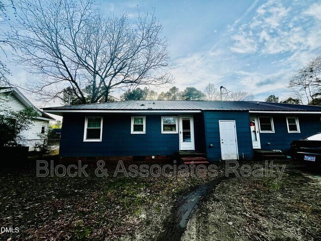 Building Photo - 807 Chatham St