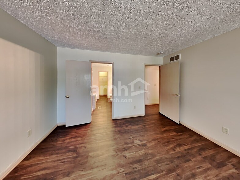 Building Photo - 7938 Windrift Pl