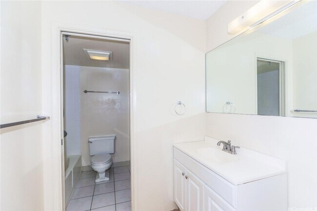 Building Photo - 1 bedroom 1 bath at the Pearl Regency – Av...