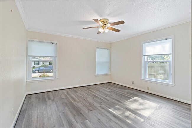 Building Photo - 2530 Wordsworth St