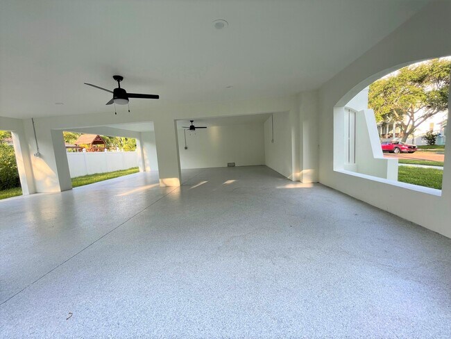 Building Photo - 517-513 13th Ave S