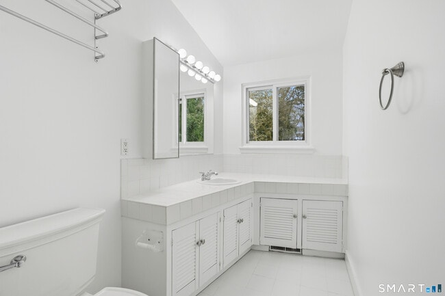 Building Photo - 4 Split Timber Pl