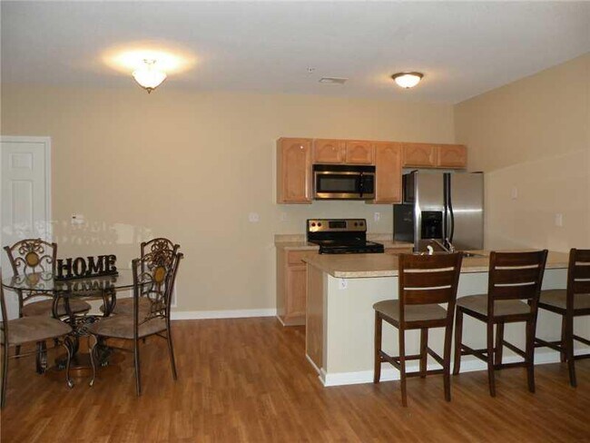 Building Photo - 6450 Pleasant St