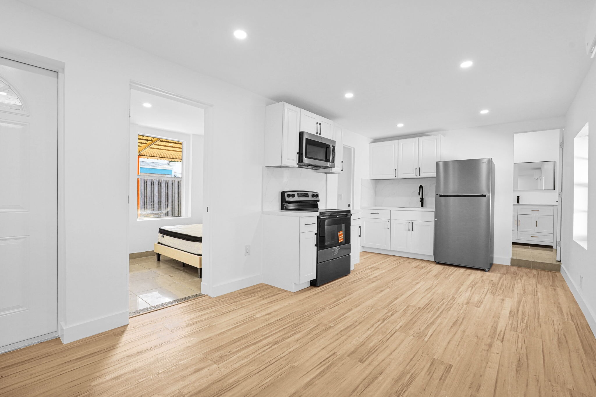 Building Photo - 2419 Coolidge St