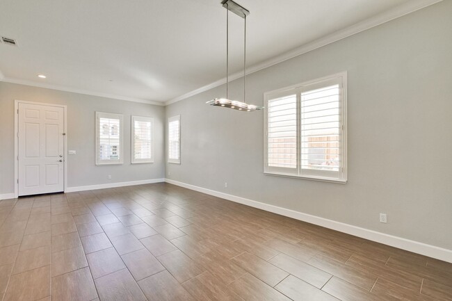 Building Photo - Gorgeous and Very Spacious Home - 3BR 2.5 BA in  San Jose - This is a MUST SEE!!!