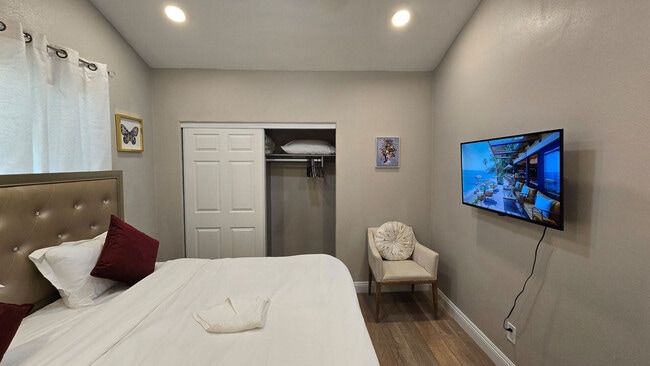 Building Photo - 1059 Gillespie Dr