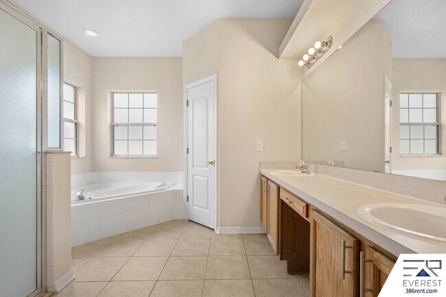 Building Photo - 40 Persimmon Dr