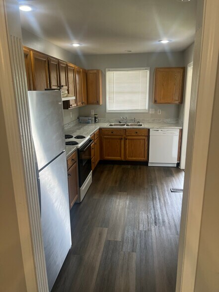Building Photo - 606 David Ct