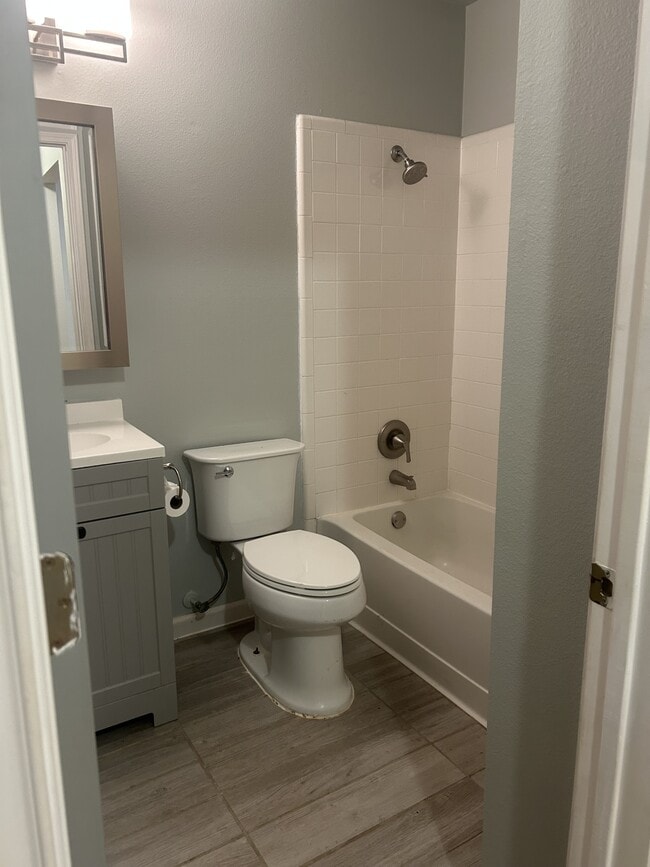 Building Photo - 210 Bailey Loop