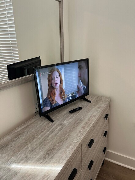 Building Photo - 853 Saddle Ridge Rd