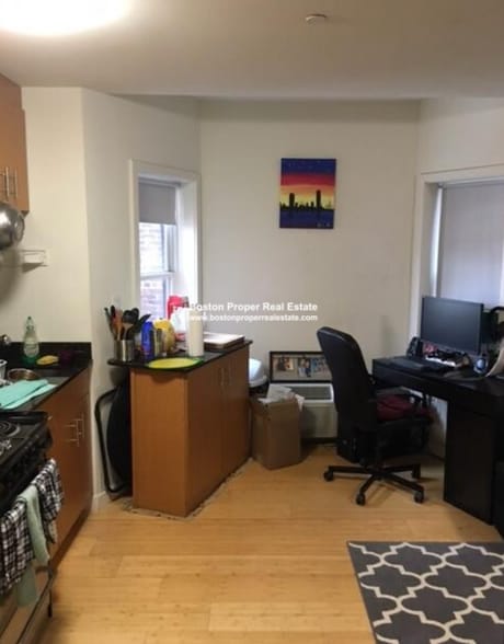 Building Photo - 461 Park Dr