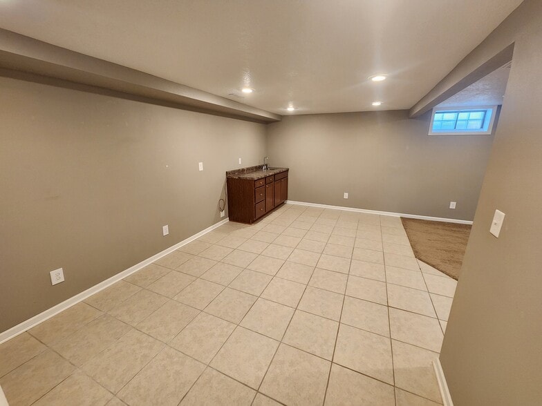 Building Photo - 4660 NW 62nd Ave