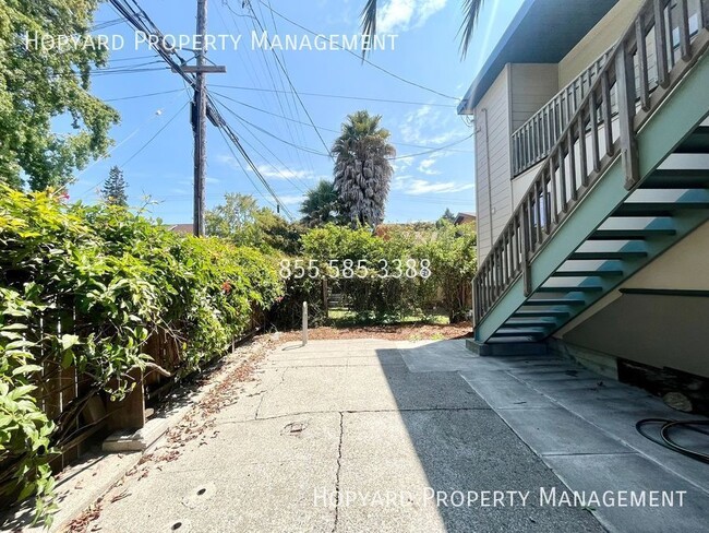 Building Photo - Centrally Located 2 Bedroom In Berkeley