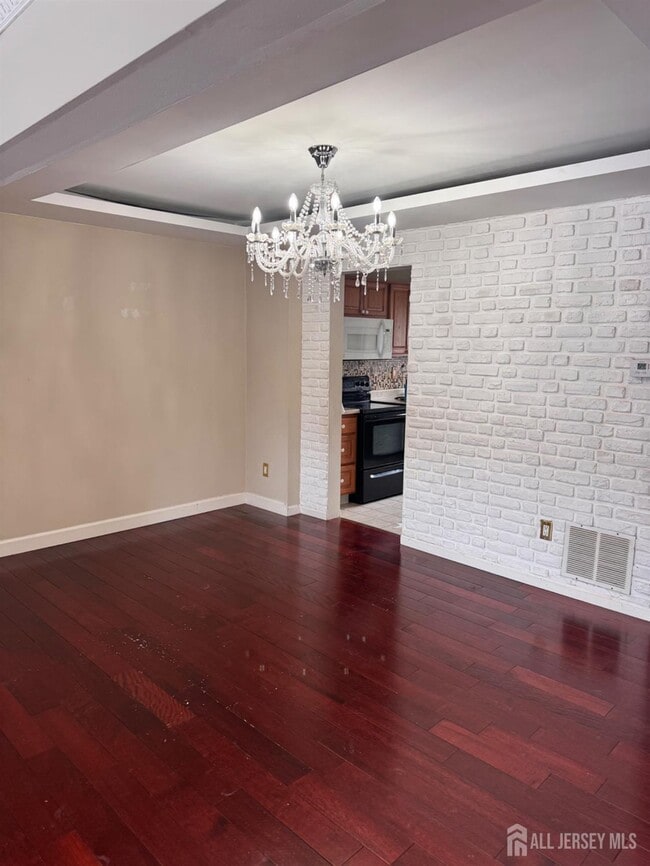 Building Photo - 489 Madison Dr