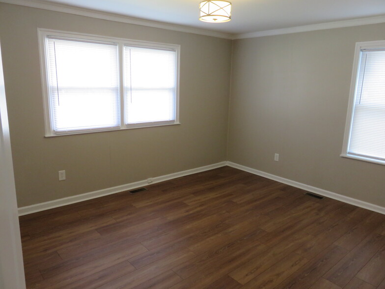 Building Photo - 1621 Dearborn Dr