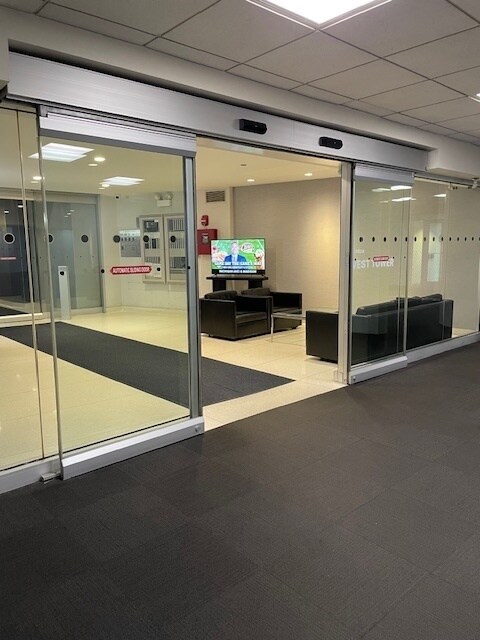 Building Photo - 300 N State St