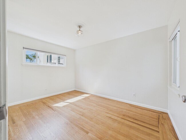 Building Photo - **Bright & Spacious 1BR Near UC Berkeley | Hardwood Floors + Natural Light**