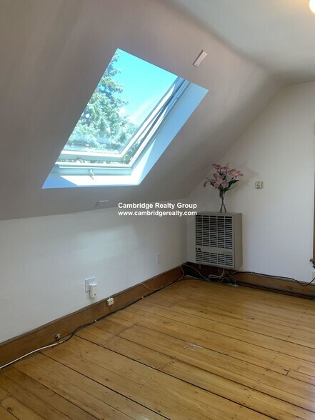 Building Photo - 83 Orchard St