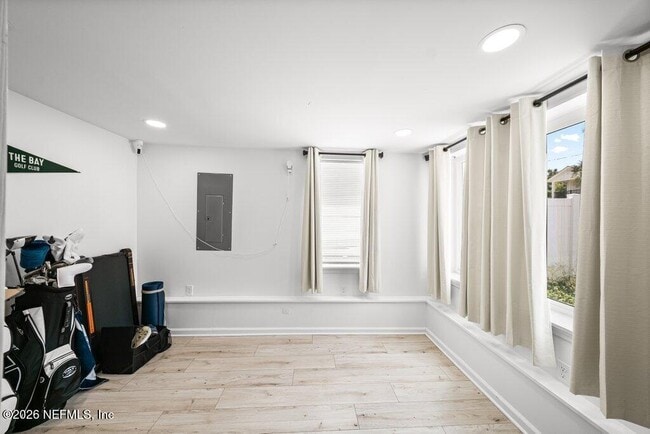 Building Photo - 457 7th Ave S