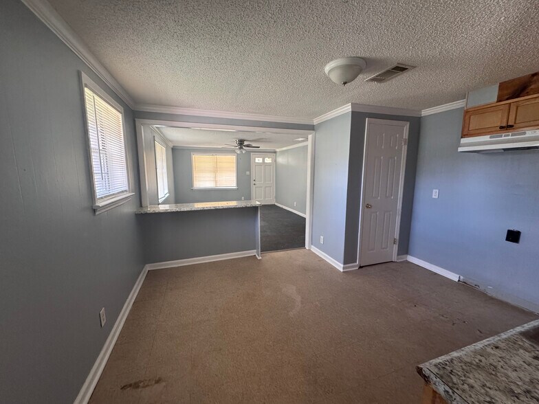 Building Photo - 801 Cotton Ave