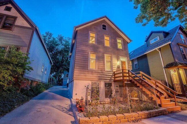 Building Photo - 1757 N Franklin Pl