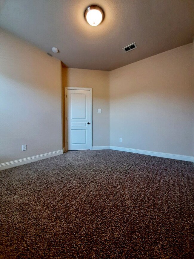 Building Photo - Beautiful 4 Bedroom, 2 Bath in sought after Arlington Neighborhood!