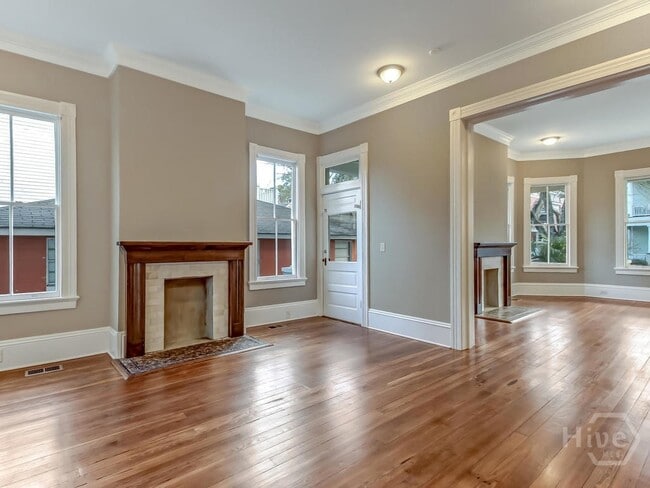 Building Photo - 208 W 35th St