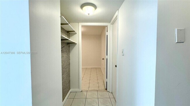 Building Photo - 130 S Shore Dr