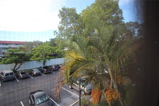 Building Photo - 3680 Inverrary Dr