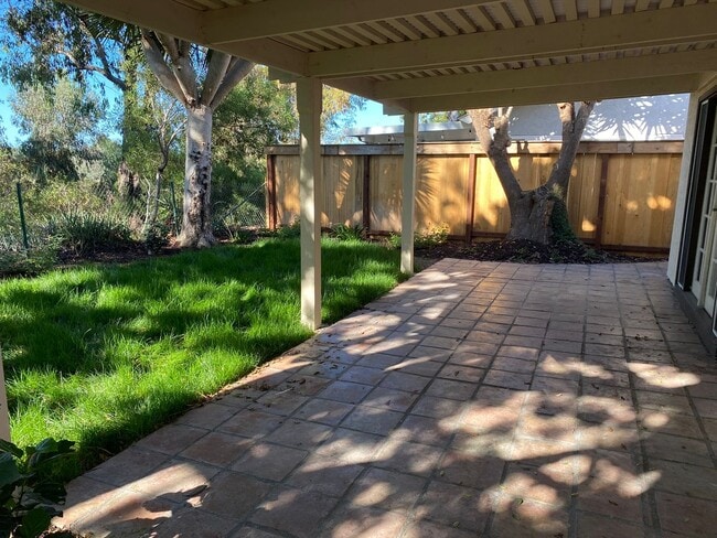 Building Photo - Single Story Duplex in Cardiff