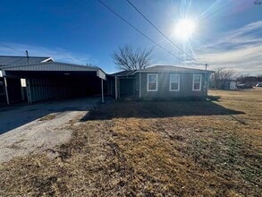 Building Photo - 603 E Alameda St