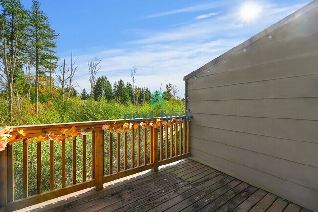 Building Photo - 2 BED & 2.5 BATH TOWNHOUSE FOR RENT