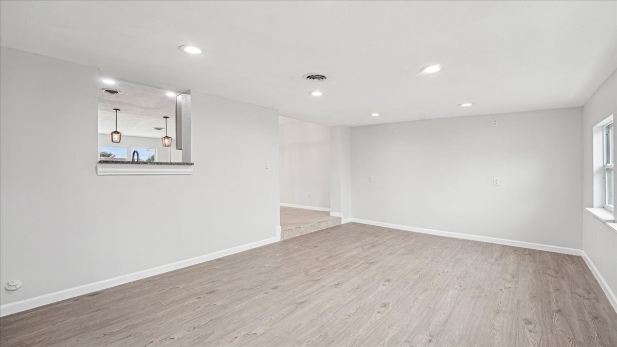 Building Photo - 4800 Key Largo Dr W