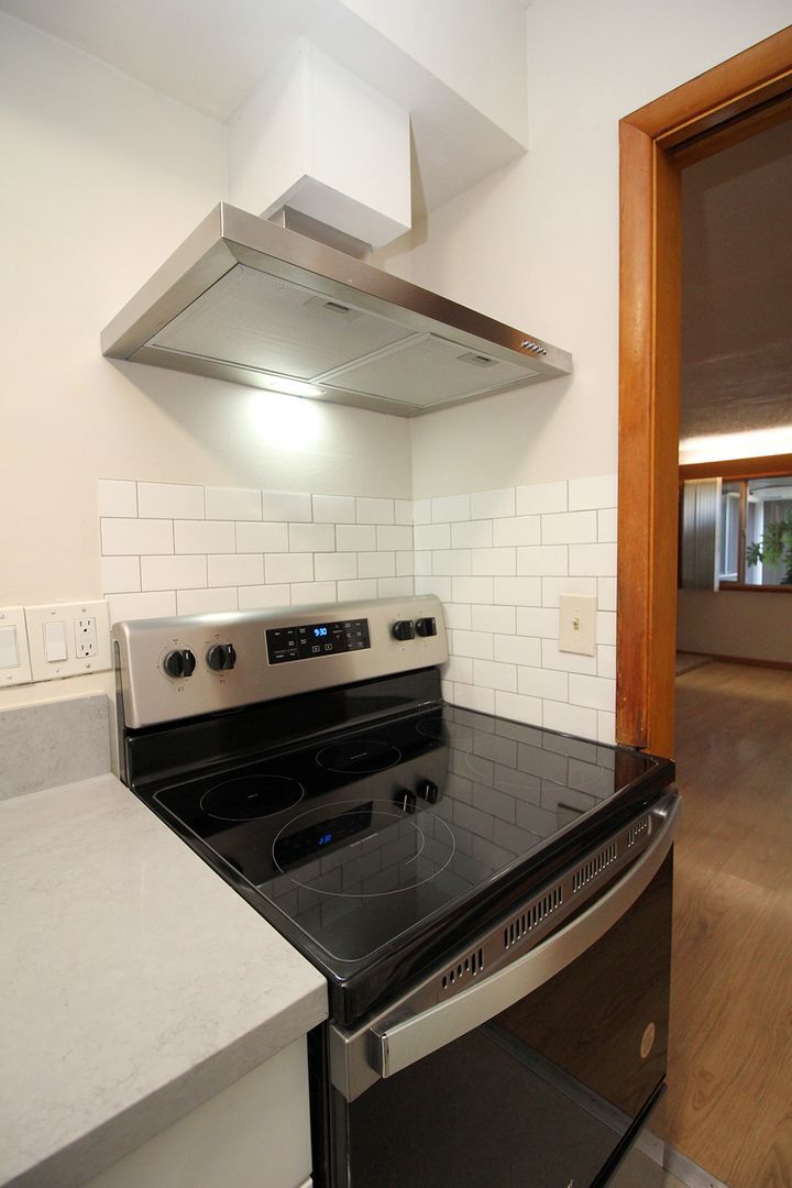 Building Photo - 3200-3236 SW Marigold St