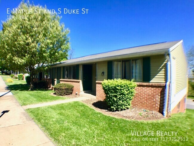 Building Photo - 461 E Maple St